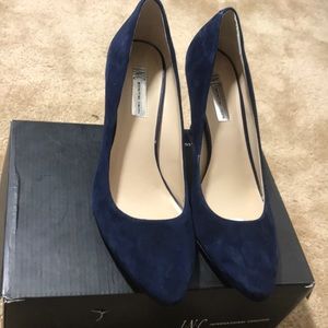 EUC INC Navy Suede Heels Zitanvy Eclipse Size 10